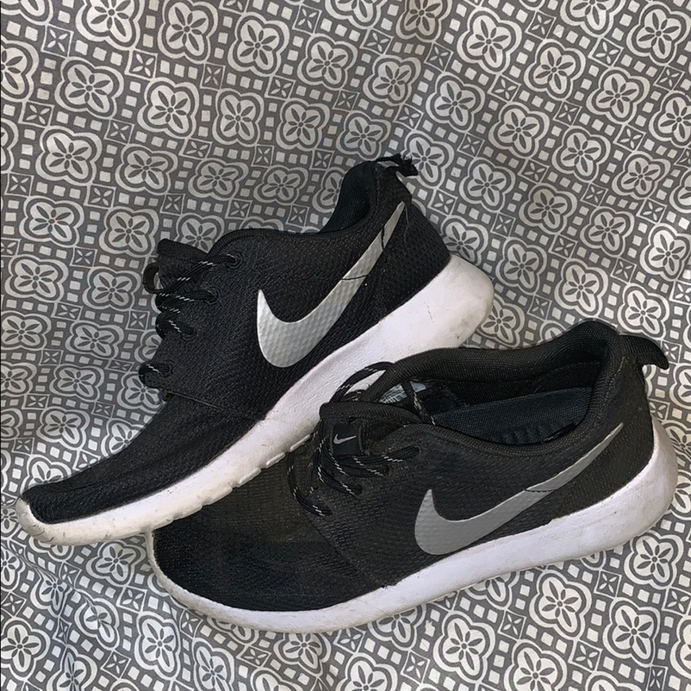 Nike roshes - size 7